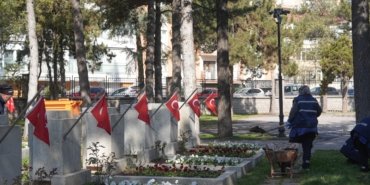 Eskişehir Büyükşehir Belediyesi’nden şehitliklerde bakım çalışması