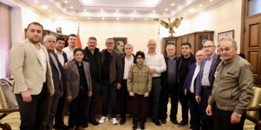 Çine Belediye Başkanı Kıvrak, vatandaşlarla bayramlaştı