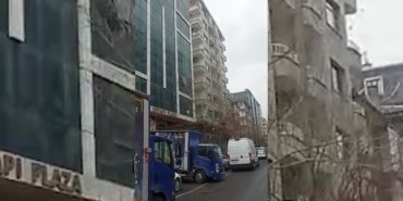 Diyarbakır’da 40 yıllık ağaç kesildi, esnaf ve baro tepki gösterdi