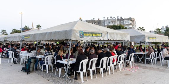 Manavgat’ta ramazan sofraları vatandaşları buluşturuyor