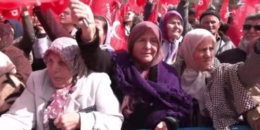 CHP’nin “Millet İradesine Sahip Çıkıyor” mitinglerinin 96’ıncısı Karaman’da… Emekliler ve çiftçiler meydanı doldurdu