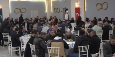 Osmangazi Belediye Başkanı Aydın, Emek Mahallesi sakinleriyle aynı sofrayı paylaştı