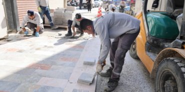 Marmaris Çarşı’da başlatılan yenileme çalışmaları devam ediyor