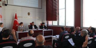 Seferihisar Belediye Meclisi toplantısında öğretmen Fatma Nur Çelik anıldı