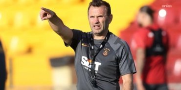 Galatasaray Teknik Direktörü Buruk, Liverpool maçının ardından konuştu: “İki yarıda da kötü oynadık” 