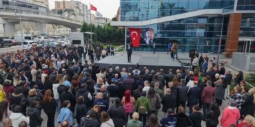 Bayraklı Belediye Başkanı Önal, belediye çalışanlarıyla bayramlaştı