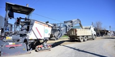 Manisa Büyükşehir Belediyesi, Sarıgöl Yeni Sanayi Sitesi’nde sıcak asfalt çalışmalarını başlattı