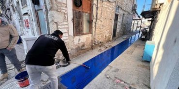 Foça Çarşısı’nda yağmur suyu tahliye kanalı tamamlandı