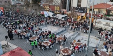 Çiğli’de Kadir Gecesi’nde binler aynı sofrada buluştu
