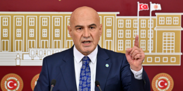 Turhan Çömez’den Çorumlu esnafa dava açılmasına tepki: “Esnaf feryat ediyor, kan ağlıyor haberin yok mu ey ‘vergimatik’ Mehmet Şimşek”