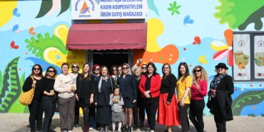 Muratpaşa Belediyesi kadın kooperatiflerinden bal mumu atölyesi