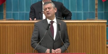 CHP Grup Toplantısı… Özgür Özel, TBMM iftarına katılmayacağını açıkladı: “Bu akşam iftara Sincan Cezaevin’de Tanju’nun yanına gideceğim”