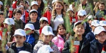 Bakırköy’de 22 fidan toprakla buluşturuldu