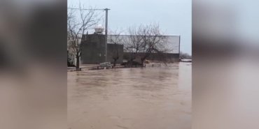 Kızıltepe’de sağanak sonrası ev ve iş yerlerini su bastı