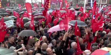 CHP’nin “Millet İradesine Sahip Çıkıyor” mitingi… Özgür Özel: “Darbeye kalkışanlar milleti inandıramamış, bu meydanları dağıtamamış”