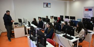 Manisa Büyükşehir Belediyesi’nin “Temel Bilgisayar Eğitimi” tamamlandı