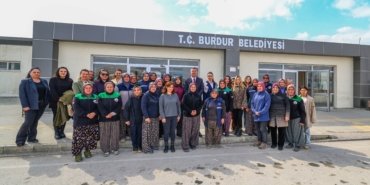 Burdur Belediye Başkanı Ercengiz, kadın personelin gününü kutladı