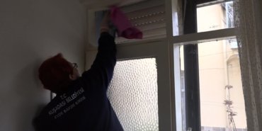 Kuşadası Belediyesi’nin evde bakım hizmetleri, bayram öncesinde de devam ediyor