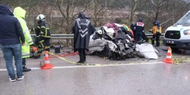 Isparta-Ağlasun yolunda meydana gelen kazada 2 kişi öldü, 1 kişi yaralandı