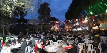 Seferihisar’da son iftar sofrası, Cumhuriyet Meydanı’nda kuruldu
