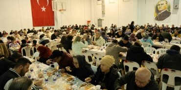 Foça Bağarası’nda yüzlerce vatandaş iftarda buluştu