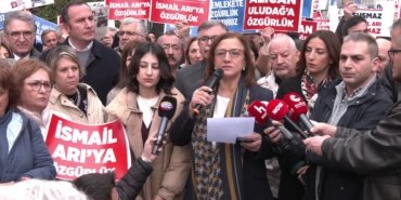 Ankara’da gazeteciler, İsmail Arı ve Alican Uludağ için bir araya geldi: Tutuklu gazeteciler serbest bırakılsın