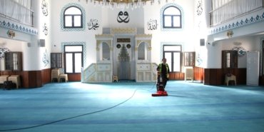 Yüreğir Belediyesi’nden ibadethanelerde bayram temizliği