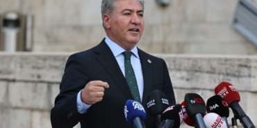 Murat Emir: “Pazartesi günü başlayacak İBB kumpas davasını TRT’den canlı yayınlamak için Meclis’te yasal düzenleme yapma vaktimiz hala var”