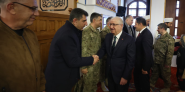 Bakan Güler, bayram namazını komuta kademesiyle birlikte Hatay’daki Habib-i Neccar Camii’nde kıldı