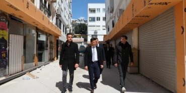Marmaris Belediye Başkanı Ünlü, Marmaris Çarşı’da devam eden yenileme çalışmalarını inceledi