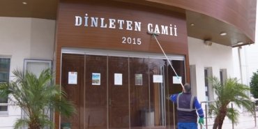 İzmir’de camilerde bayram temizliği