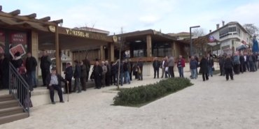 Edirne’de Ramazan Bayramı öncesi Halk Kasap’ta uzun kuyruk oluştu