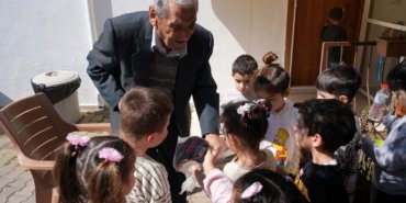 Çukurovalı miniklerden Yaşlılar Haftası’na özel ziyaret