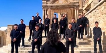 Mardin’in tarihi sokaklarında İstiklal Marşı oratoryosu sahnelendi