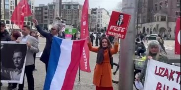 Ekrem İmamoğlu’nun tutukluluğunun birinci yılı, Hollanda’nın başkenti Amsterdam’da protesto edildi
