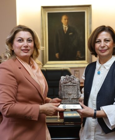 Eskişehir Büyükşehir Belediye Başkanı Ünlüce, CHP Kadın Kolları Genel Başkanı Kaya’yı ağırladı