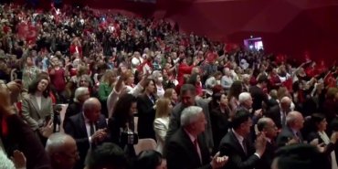 Özgür Özel, Eskişehir’de “8 Mart Kadınlar Günü” panelinde konuştu: “CHP olarak eşit temsile inanıyoruz”