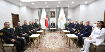 Bakan Güler, Bakanlık’ta görevli sağlık personeliyle bir araya geldi