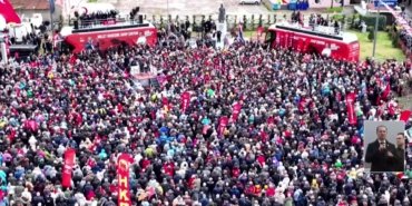 CHP’nin “Millet İradesine Sahip Çıkıyor” mitingi… Özgür Özel: “Özkan Yalım o görüntülerle ilgili ailesine karşı sorumludur, partimize karşı sorumludur”