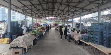 Akaryakıta zam pazar tezgahlarına yansıdı… Esnafı Büyükevren: “Emanet arabalarıyla malımı getirip götürüyorum. Sıkıntımız çok büyük”