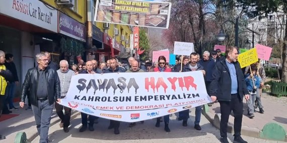 Artvin’de Emek ve Demokrasi Platformu savaş karşıtı yürüyüş düzenledi