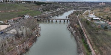 Diyarbakır Valiliği’nden barajdan su tahliyesi uyarısı: Su seviyesindeki ani yükselmelere karşı dikkatli ve tedbirli olunması istendi