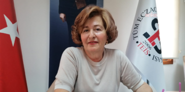 Tüm Eczacı İşverenler Sendikası Genel Başkan Nurten Saydan: “Gelişigüzel araç parkı hastaların ilaca ulaşımını zorlaştırıyor”