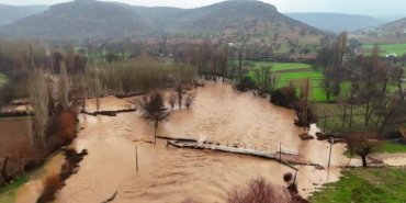 Mardin’de sağanak sele dönüştü: Köprü yıkıldı, tarım arazileri sular altında kaldı