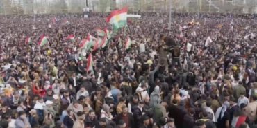 Diyarbakır’da Nevruz kutlamaları başladı… Kutlamalara mesaj gönderen Öcalan: “Bugün artık yeni bir sayfa açılmıştır”