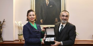 ELoGE ödülü, Eskişehir Büyükşehir Belediye Başkanı Ünlüce’ye makamında takdim edildi