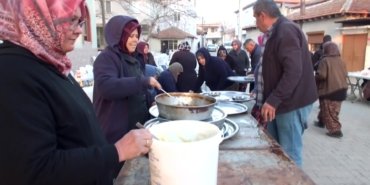 Burhaniye’de geleneksel köy iftarı yüzlerce vatandaşı buluşturdu