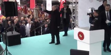 Cumhurbaşkanı Erdoğan: “Etrafımızda füzeler uçuşuyor ama ana muhalefetin umurunda bile değil”